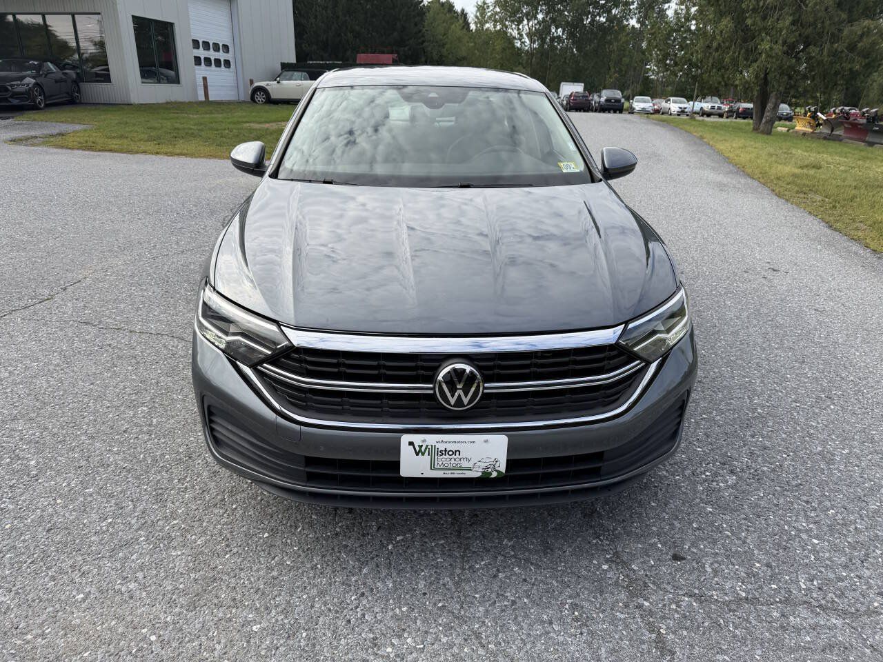 Used 2024 Volkswagen Jetta SE FWD image 8