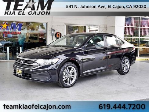 Used 2024 Volkswagen Jetta SE image 5
