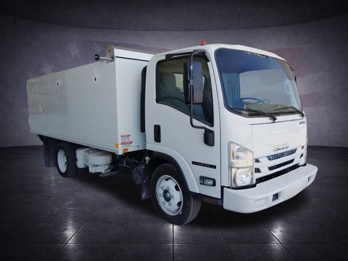 Used 2020 Isuzu NPR RWD image 7