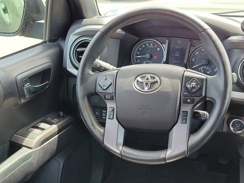 Used 2021 Toyota Tacoma TRD Sport AWD/4WD image 19