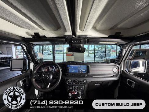 Used 2024 Jeep Gladiator Rubicon w/ Technology Group AWD/4WD image 21