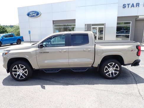 Used 2023 Chevrolet Colorado Z71 w/ Z71 Convenience Package 2 AWD/4WD image 2
