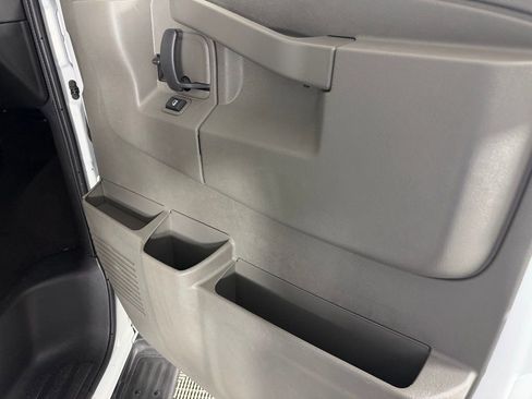 Used 2025 Chevrolet Express 3500 LT w/ LT Preferred Equipment Group RWD image 28
