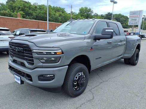 New 2026 RAM 3500 Laramie AWD/4WD image 8