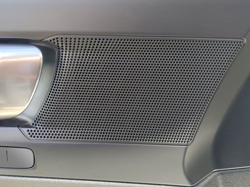 Used 2023 Volvo XC40 B5 Plus image 48