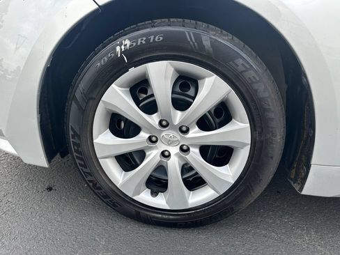 Used 2024 Toyota Corolla LE FWD image 11