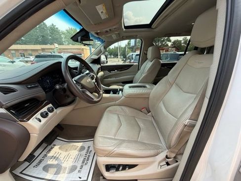 Used 2017 Cadillac Escalade ESV Luxury AWD/4WD image 9