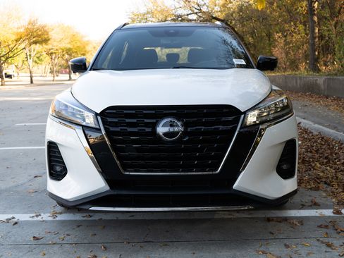 Used 2022 Nissan Kicks SR w/ Interior Electronics Package image 3