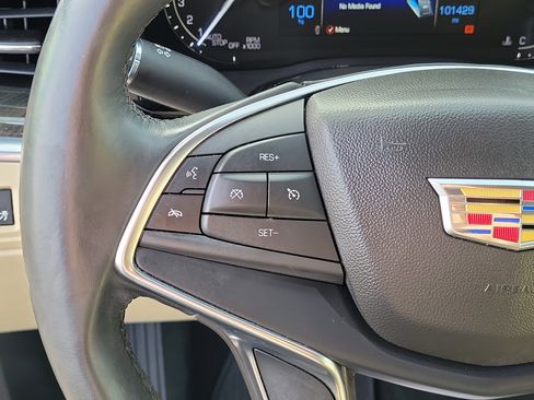 Used 2018 Cadillac XT5 FWD image 23