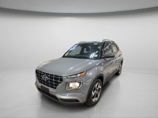 Used 2023 Hyundai Venue SEL video 1