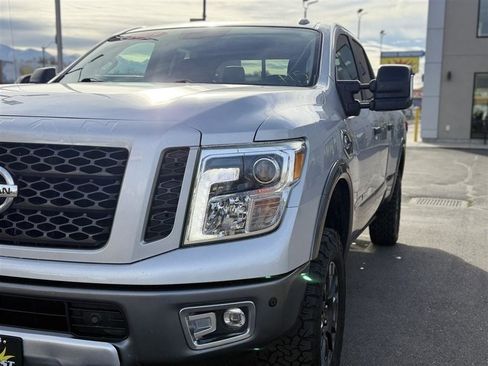 Used 2019 Nissan Titan PRO-4X w/ Pro-4x Convenience Package AWD/4WD image 14