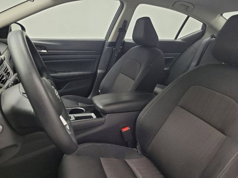 Used 2024 Nissan Altima 2.5 SV image 17
