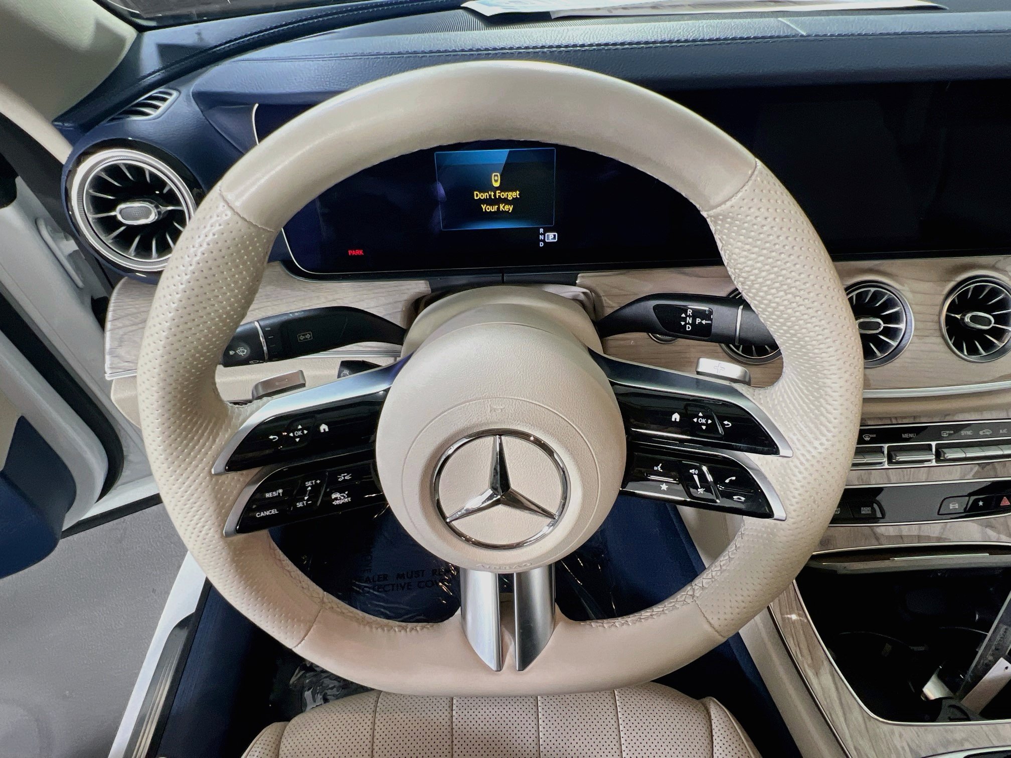 Used 2023 Mercedes-Benz E 450 4MATIC Cabriolet image 11