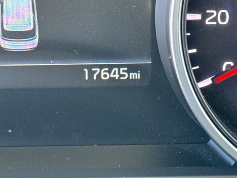 Certified 2023 Kia Carnival LX image 26