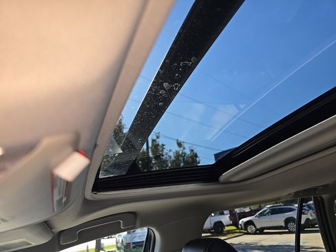 Used 2022 Toyota RAV4 XLE Premium image 13