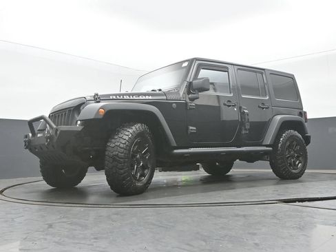 Used 2016 Jeep Wrangler Unlimited Rubicon w/ Connectivity Group AWD/4WD image 28