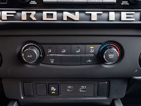 Used 2025 Nissan Frontier SV AWD/4WD image 18