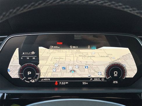 Used 2022 Audi e-tron Premium image 26