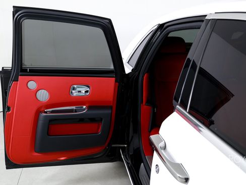 Used 2019 Rolls-Royce Ghost RWD image 24