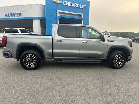 Used 2023 GMC Sierra 1500 AT4 w/ AT4 Premium Package AWD/4WD image 6