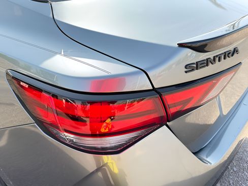 Certified 2023 Nissan Sentra SR w/ Midnight Edition Package FWD image 12