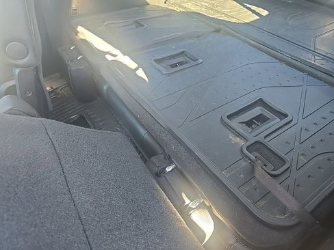 Used 2018 Chevrolet Traverse LT image 11