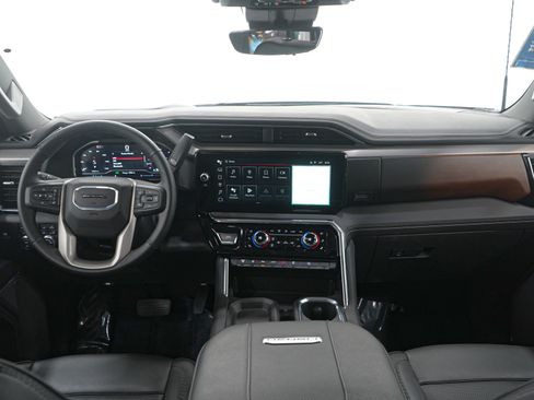 Used 2024 GMC Sierra 2500 Denali w/ Technology Package image 18