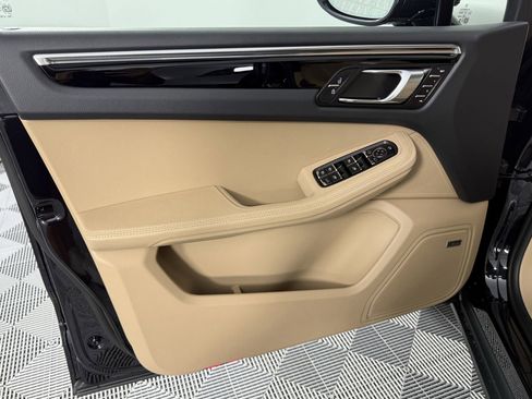 Certified 2026 Porsche Macan AWD/4WD image 14