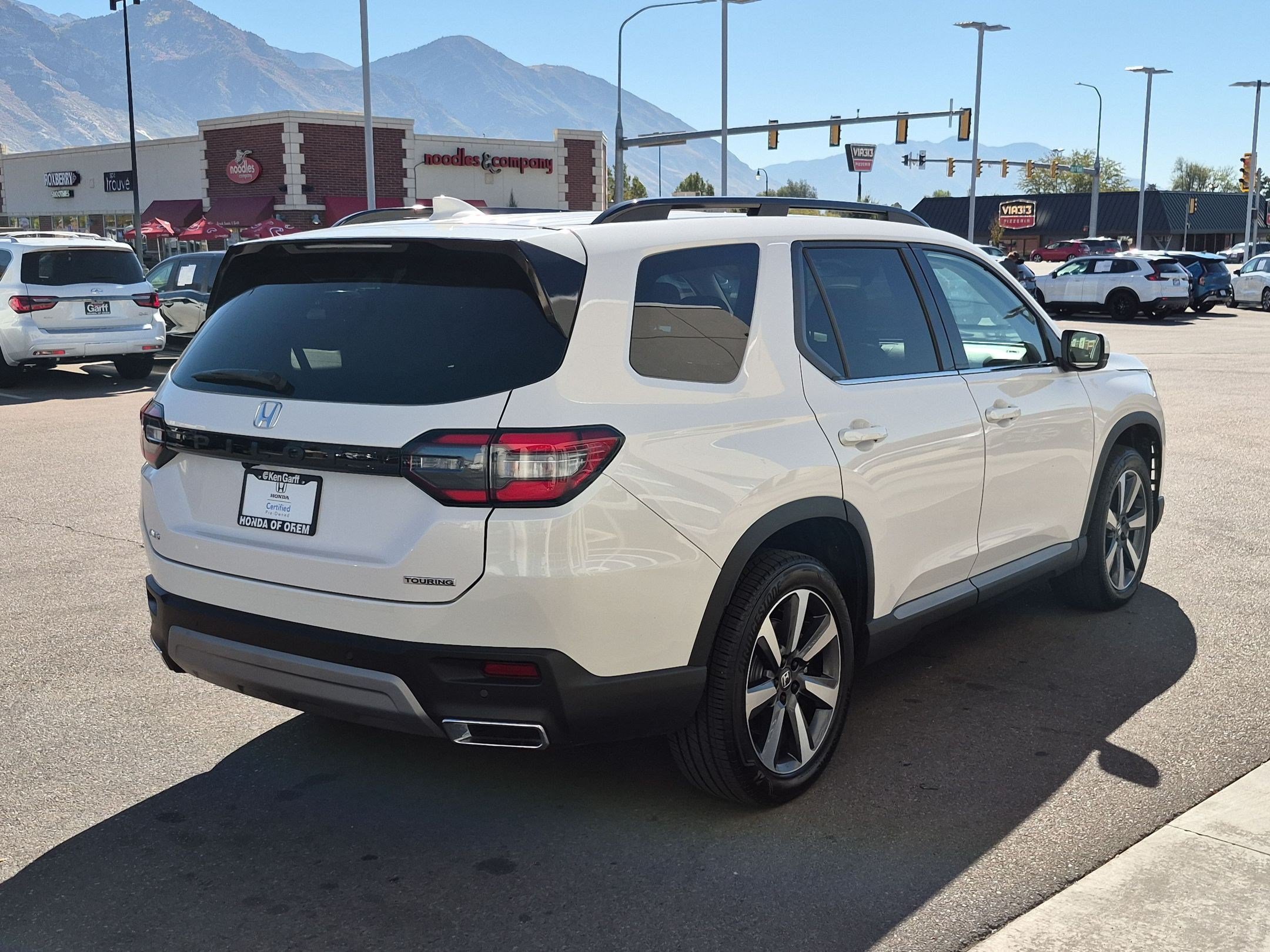 Certified 2025 Honda Pilot Touring image 3