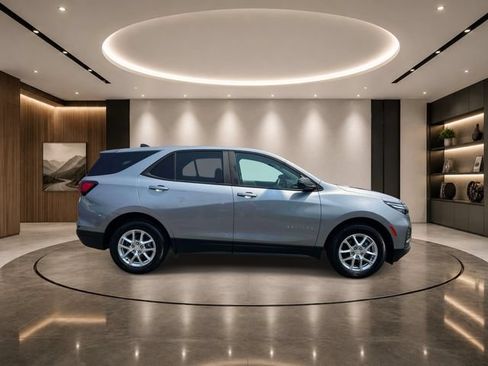 Certified 2024 Chevrolet Equinox LS w/ LS Convenience Package FWD image 5