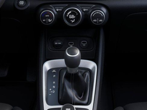 New 2025 Hyundai Venue SEL image 16