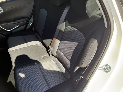 Used 2025 Kia Soul LX w/ LX Technology Package image 34