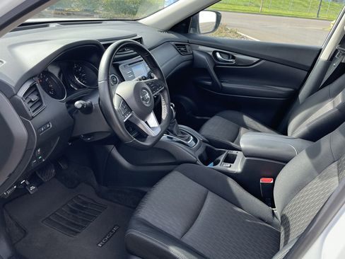 Used 2017 Nissan Rogue SV image 9