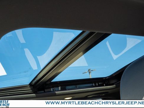 Used 2023 Nissan Titan PRO-4X w/ Pro-4x Convenience Package image 18