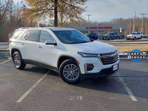 Used 2022 Chevrolet Traverse LT image 2