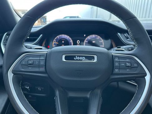 Used 2024 Jeep Grand Cherokee Altitude AWD/4WD image 23
