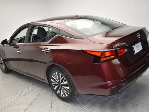 Used 2024 Nissan Altima 2.5 SV FWD image 7