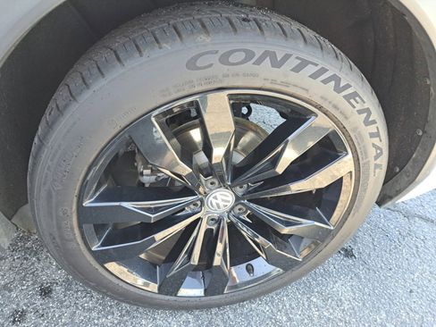 Used 2021 Volkswagen Tiguan SE FWD image 25