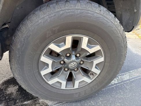 Used 2021 Toyota Tacoma TRD Off-Road w/ Technology Package RWD image 12