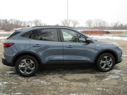 New 2025 Ford Escape ST-Line w/ Cold Weather Package image 5