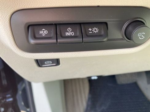 Used 2024 GMC Terrain Denali w/ Denali Premium Package AWD/4WD image 18