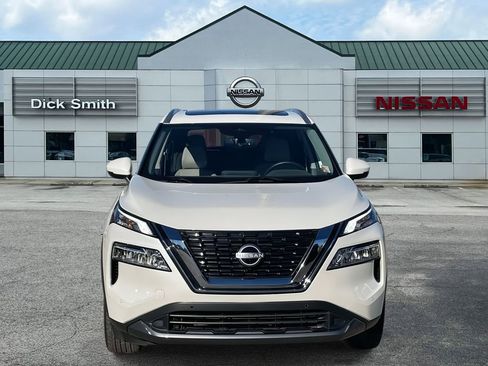 Used 2023 Nissan Rogue SL w/ SL Premium Package image 2