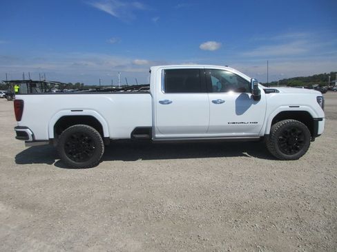 New 2026 GMC Sierra 3500 Denali Ultimate AWD/4WD image 3