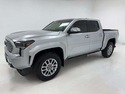 Used 2025 Toyota Tacoma Limited image 5