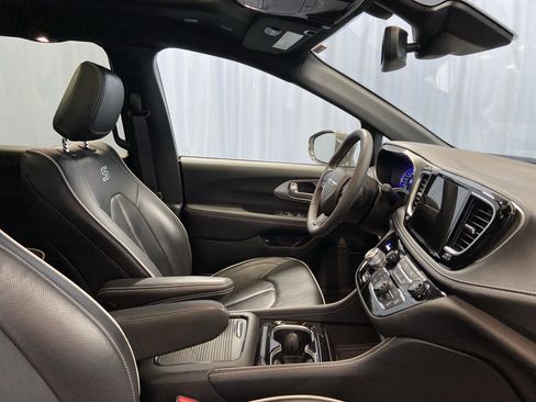 Used 2022 Chrysler Pacifica Limited w/ S Appearance Package image 50