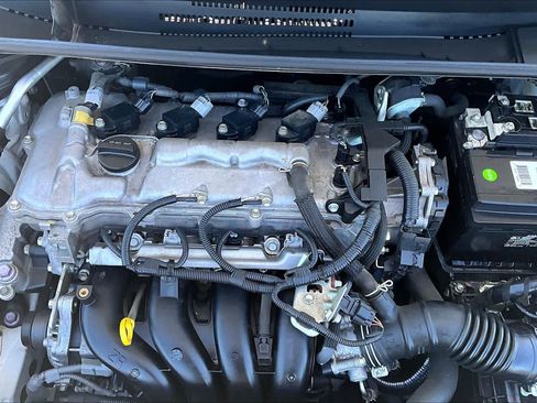 Used 2021 Toyota Corolla LE FWD image 32