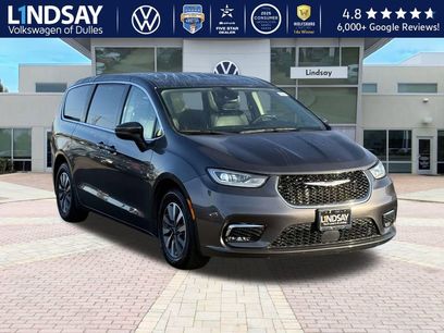 Used 2023 Chrysler Pacifica Touring-L