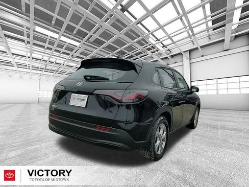 Used 2023 Honda HR-V LX image 3