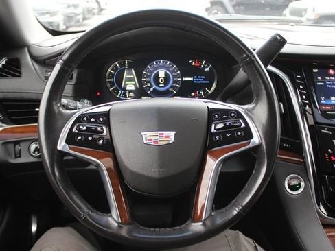 Used 2019 Cadillac Escalade Luxury image 12