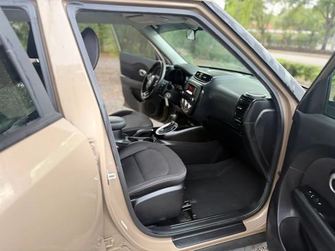 Used 2014 Kia Soul FWD image 6